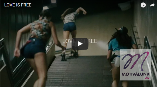 4 lány görkorcsolyát húz, és elvarázsolják a várost! /+videó/